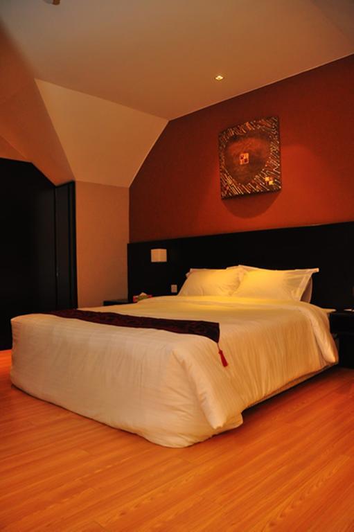 Tat Place Hotel Kuala Belait Zimmer foto